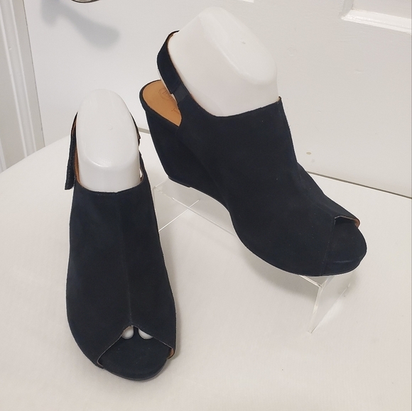 NWOB L'Amour Des Pieds "Idaline" Black Suede Peep Toe Wedge Heels Size 9.5 Chic - Picture 1 of 9